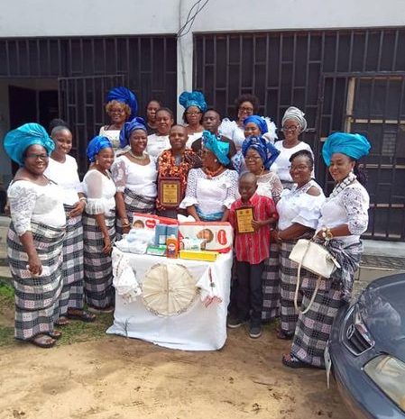  EDO NURSES HONOUR PROF. UGBOMA WITH AN AWARD